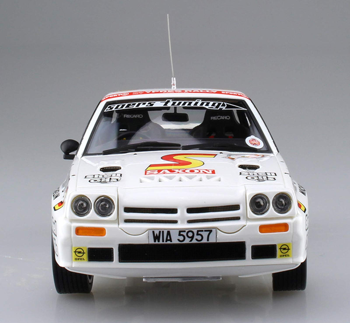 AOSHIMA  Belkits 105504 Opel Manta 400 Gr.B Jimmy Mcrae 24 Uren Van Ieper 1/24 Scale Kit