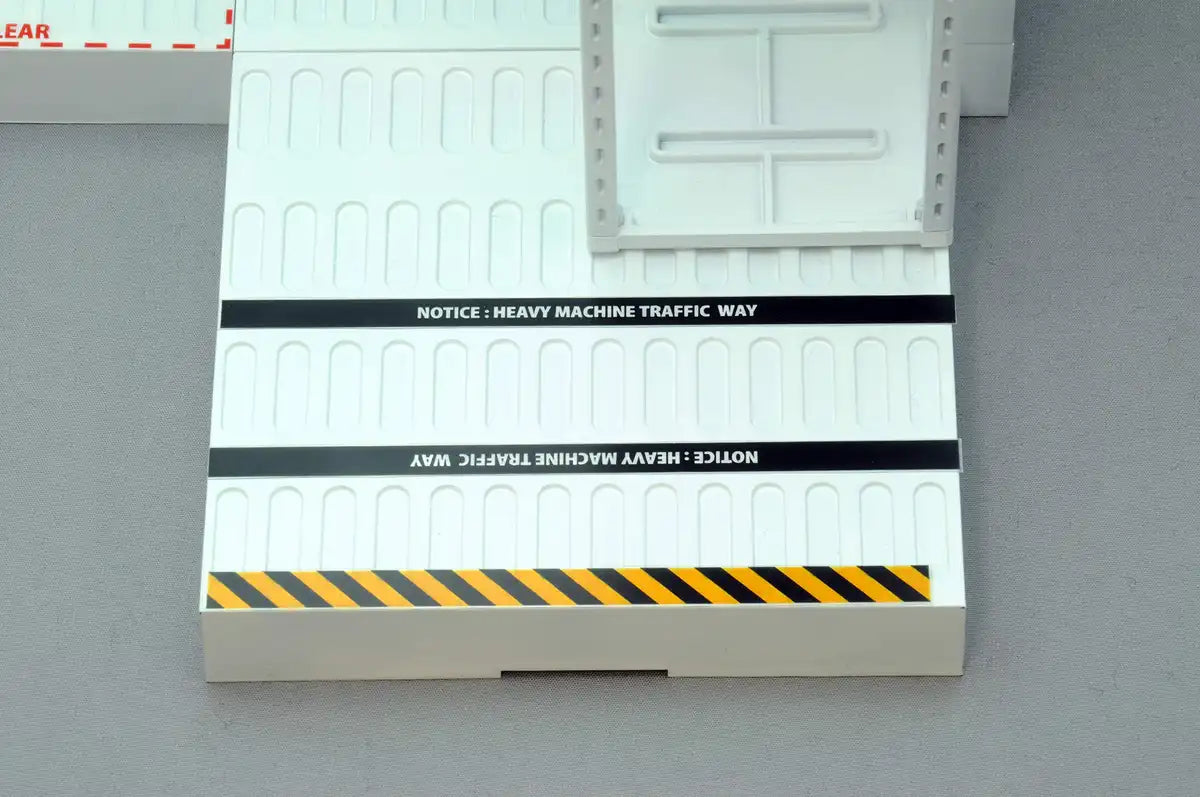 TOMYTEC Ld027 Military Series Little Armory Weapons Room A 1/12 Scale Kit