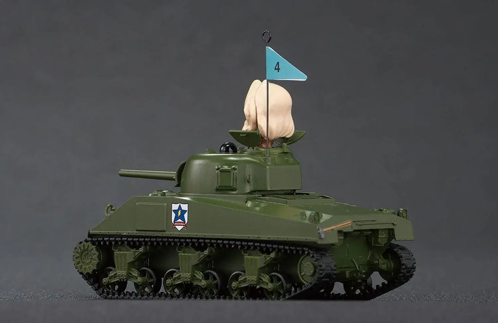 Platz Girls und Panzer M4 Sherman 75mm RC Tank GPRC 3 Model