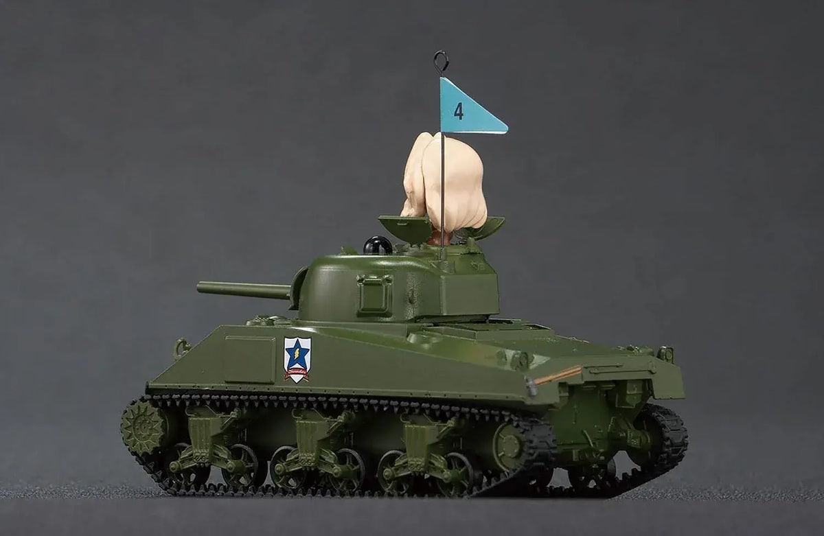 Platz Girls und Panzer M4 Sherman 75mm RC Tank GPRC 3 Model