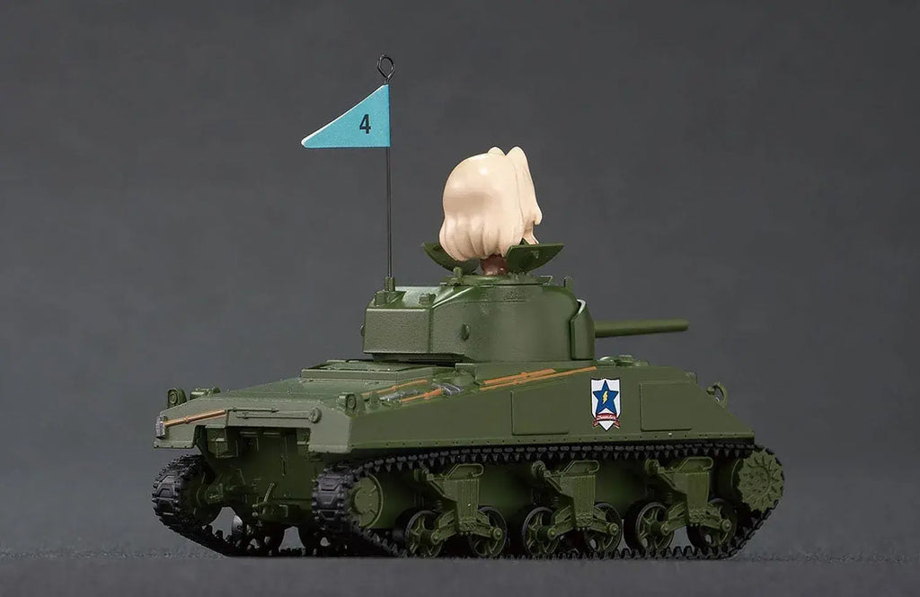 Platz Girls und Panzer M4 Sherman 75mm RC Tank GPRC 3 Model