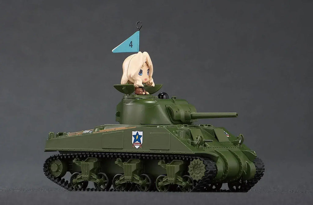 Platz Girls und Panzer M4 Sherman 75mm RC Tank GPRC 3 Model