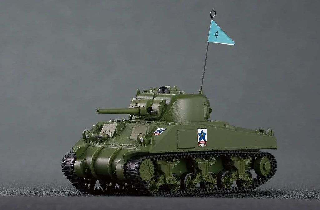 Platz Girls und Panzer M4 Sherman 75mm RC Tank GPRC 3 Model