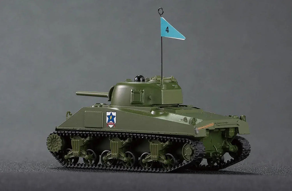 Platz Girls und Panzer M4 Sherman 75mm RC Tank GPRC 3 Model